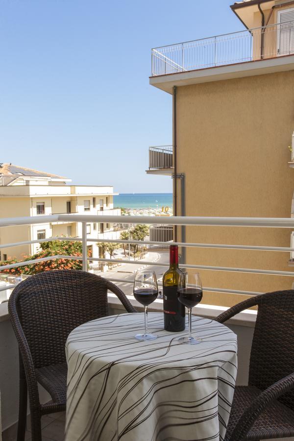 Hotel Houston Suites Rimini Dış mekan fotoğraf